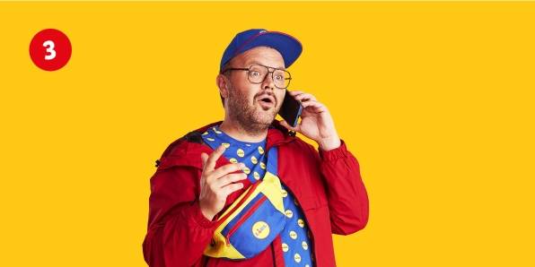 LIDLfan rozmawia przez telefon z rekrutrem.